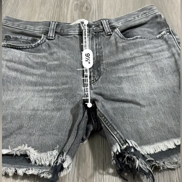 Everlane Gray Charcoal Wash Raw Hem Mid Rise Denim Jean Shorts Size 27 - Picture 8 of 9